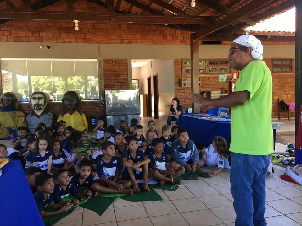 Everton dos Andes leva a história da Buiúna às escolas de Porto Nacional.